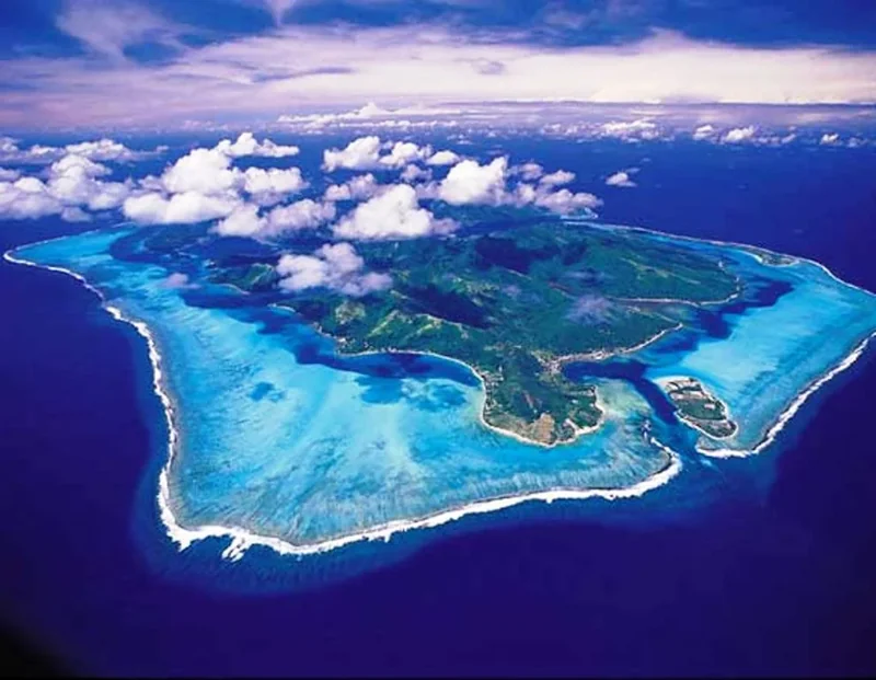 Huahine Nui et Huahine Iti vues du ciel.