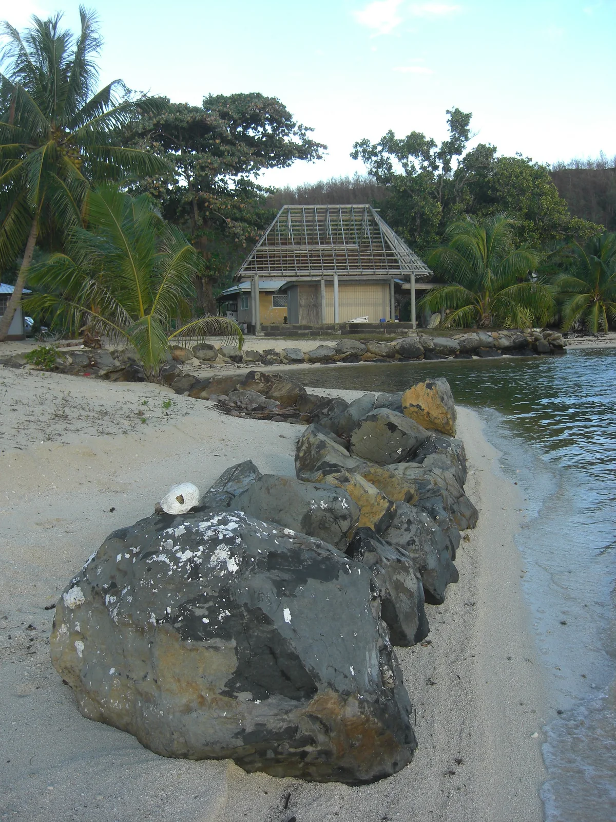 Un bungalow au bord de la plage de Parea.