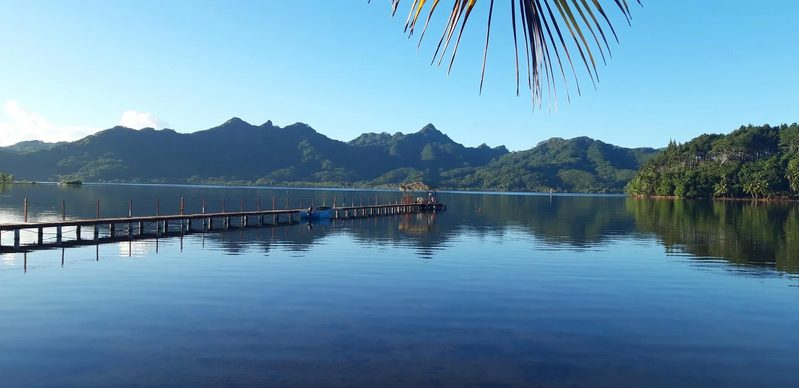 Ponton de Huahine Vacances sur la baie de Maroe