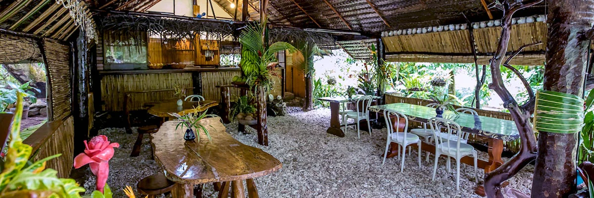 L’espace de restauration ouvert sur le jardin.